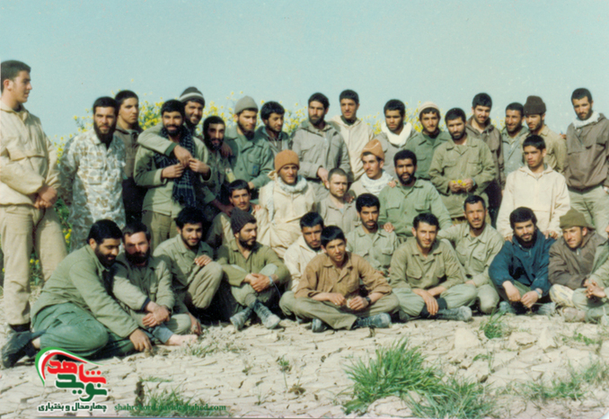گروه غواص خط شکن قبل از عملیات بدر*
منطقه جفیر*
نشسته از چپ نفر چهارم سردار شهید الیاس ارجمند