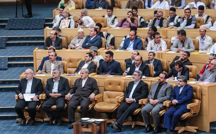 تصویر شهید مدافع حرم گرگانی در همایش روز ملی عشایر و روستا با حضور رئیس جمهور تصویر شهید مدافع حرم گرگانی در همایش روز ملی عشایر و روستا با حضور رئیس جمهور