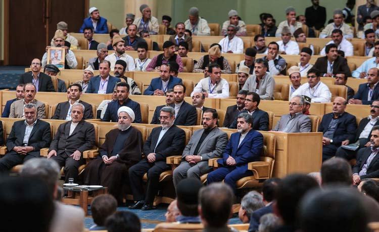 تصویر شهید مدافع حرم گرگانی در همایش روز ملی عشایر و روستا با حضور رئیس جمهور تصویر شهید مدافع حرم گرگانی در همایش روز ملی عشایر و روستا با حضور رئیس جمهور