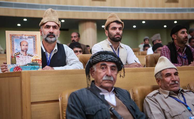 تصویر شهید مدافع حرم گرگانی در همایش روز ملی عشایر و روستا با حضور رئیس جمهور تصویر شهید مدافع حرم گرگانی در همایش روز ملی عشایر و روستا با حضور رئیس جمهور