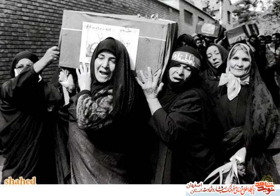 تجلی احسان به والدین در وصیتنامه شهدای نجف آباد