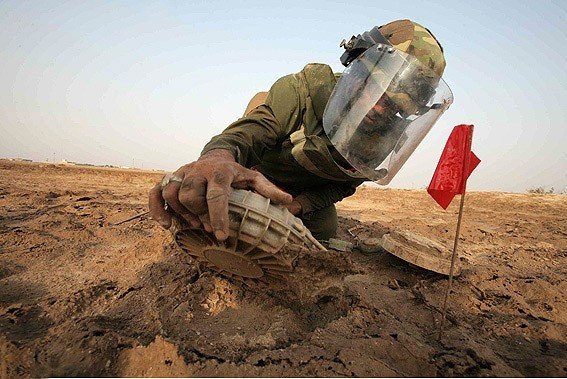 شناسایی بیش از 36 هزار هکتار اراضی آلوده به مین و گلوله در خوزستان شناسایی بیش از 36 هزار هکتار اراضی آلوده به مین و گلوله در خوزستان