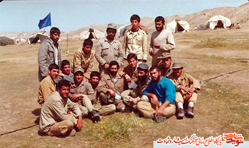 حاج یدالله ناراحت بود که از رفقایش جا مانده حاج یدالله ناراحت بود که از رفقایش جا مانده