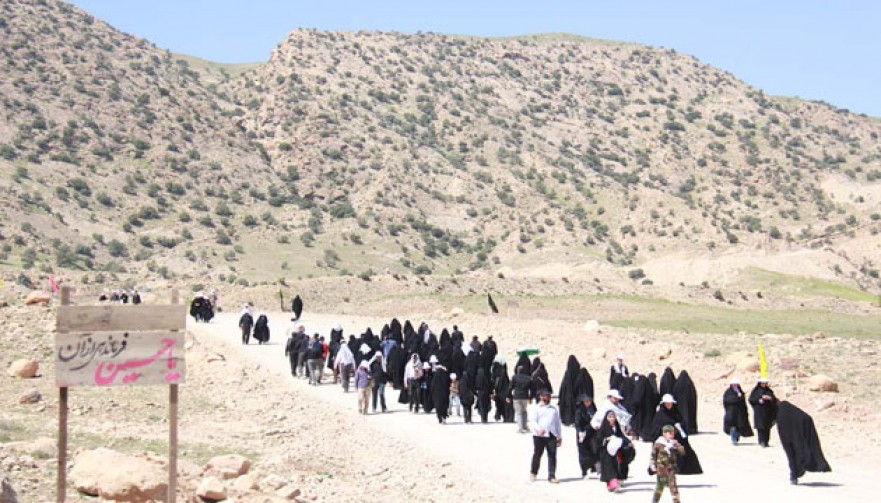 اینجا بوی «پیچک» می دهد/ بازدید مادر شهید پیچک از ارتفاعات بازی دراز