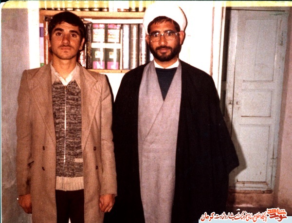 گوش به فرامين امام(ره) باشيد كه همانا مرد الهي است گوش به فرامين امام(ره) باشيد كه همانا مرد الهي است