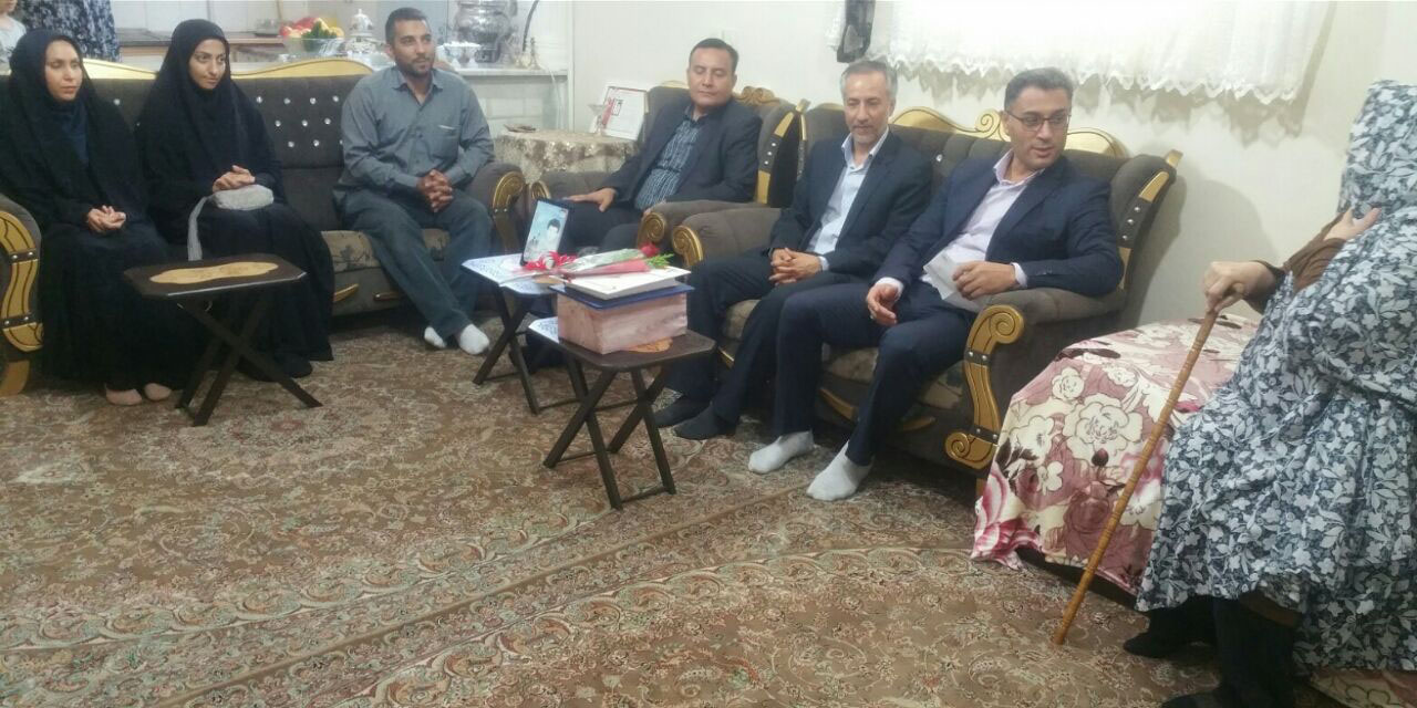 دیدار از خانواده شهید «رضا ابارشی» شهرستان ملارد دیدار از خانواده شهید «رضا ابارشی» شهرستان ملارد