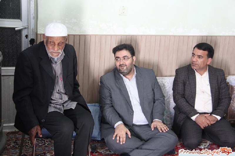 مدیر کل بنیاد شهید و امور ایثارگران هرمزگان با خانواده شهدا دیداری تازه کرد