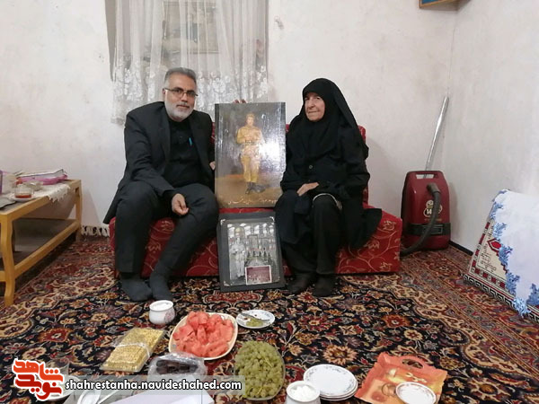دیدار رئیس بنیاد شهید فیروزکوه از مادر شهید دیدار رئیس بنیاد شهید فیروزکوه از مادر شهید