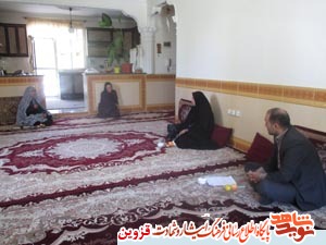 باید سبک زندگی والدین شهدا به نسل امروز شناسانده شود باید سبک زندگی والدین شهدا به نسل امروز شناسانده شود