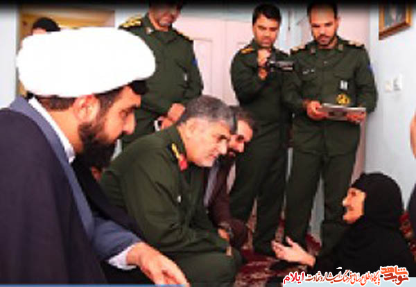 حضور در بیت شهدا توفیق است الهی که در این دیدارها نصیب مسئولان می شود حضور در بیت شهدا توفیق است الهی که در این دیدارها نصیب مسئولان می شود