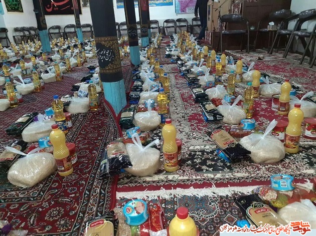 توزیع بستههای کمکی بین نیازمندان قشمی توزیع بستههای کمکی بین نیازمندان قشمی