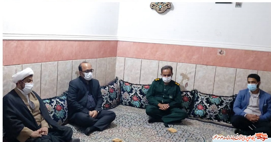 دفاع مقدس یادآور حماسه ایثار و جانفشانی ملت ایران است دفاع مقدس یادآور حماسه ایثار و جانفشانی ملت ایران است