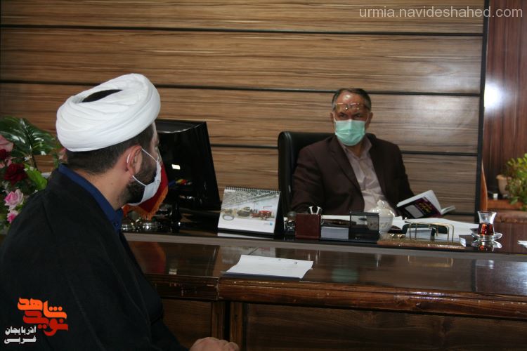 خدمت به خانواده شهدا و ایثارگران وظیفه مسئولان است خدمت به خانواده شهدا و ایثارگران وظیفه مسئولان است