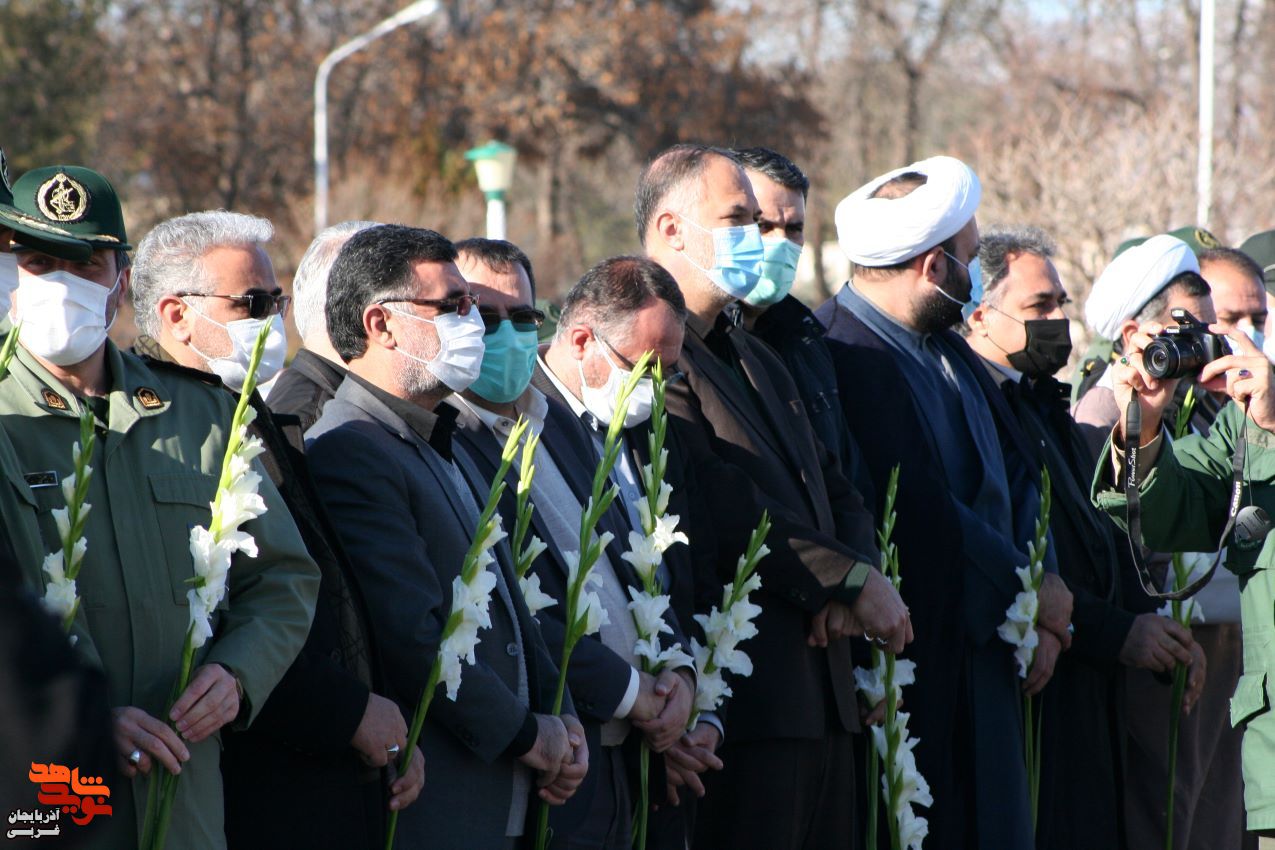 گزارش تصویری/ پیکر مطهر ۴ شهید گمنام وارد فرودگاه ارومیه شد گزارش تصویری/ پیکر مطهر ۴ شهید گمنام وارد فرودگاه ارومیه شد