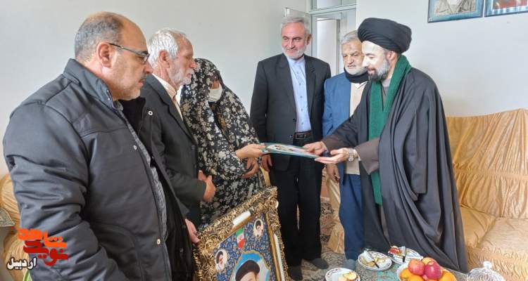 دیدار خانواده شهیدان «مجتبی حمزه‌زاده» و «محمد بنیادی» در شهر نمین