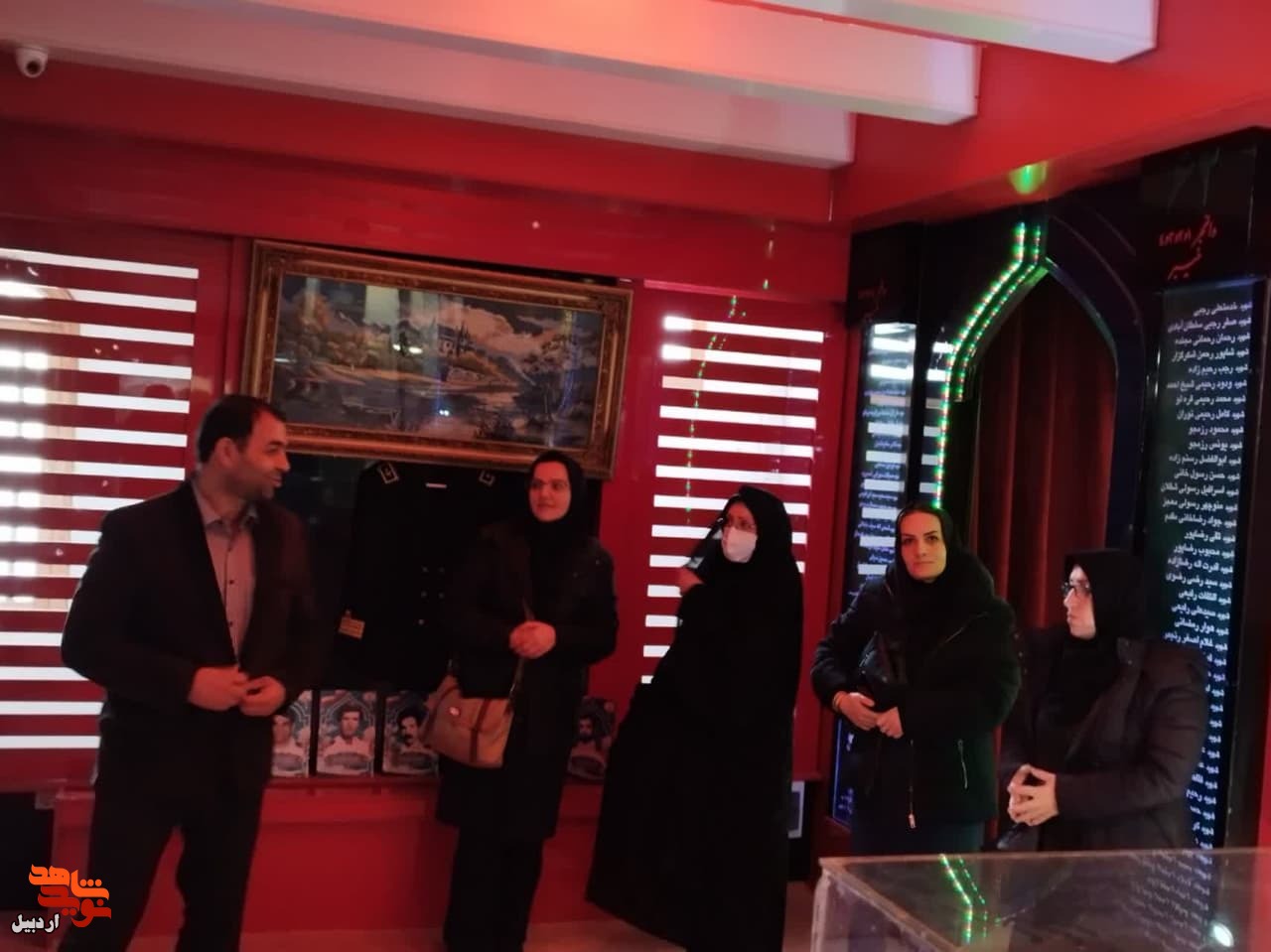 بازدید کارمندان اداره پست از موزه شهدای اردبیل+عکس
