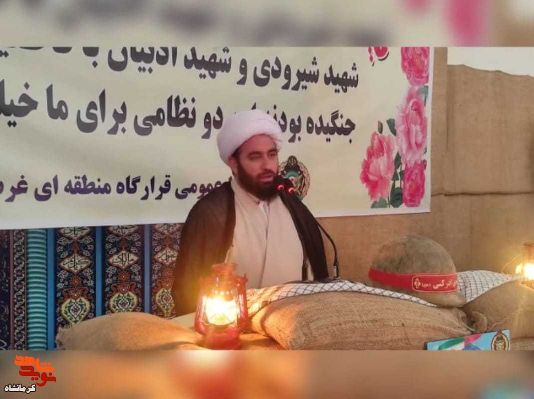 ما باید مدافع خون شهدا و مدافع حریم انقلاب باشیم