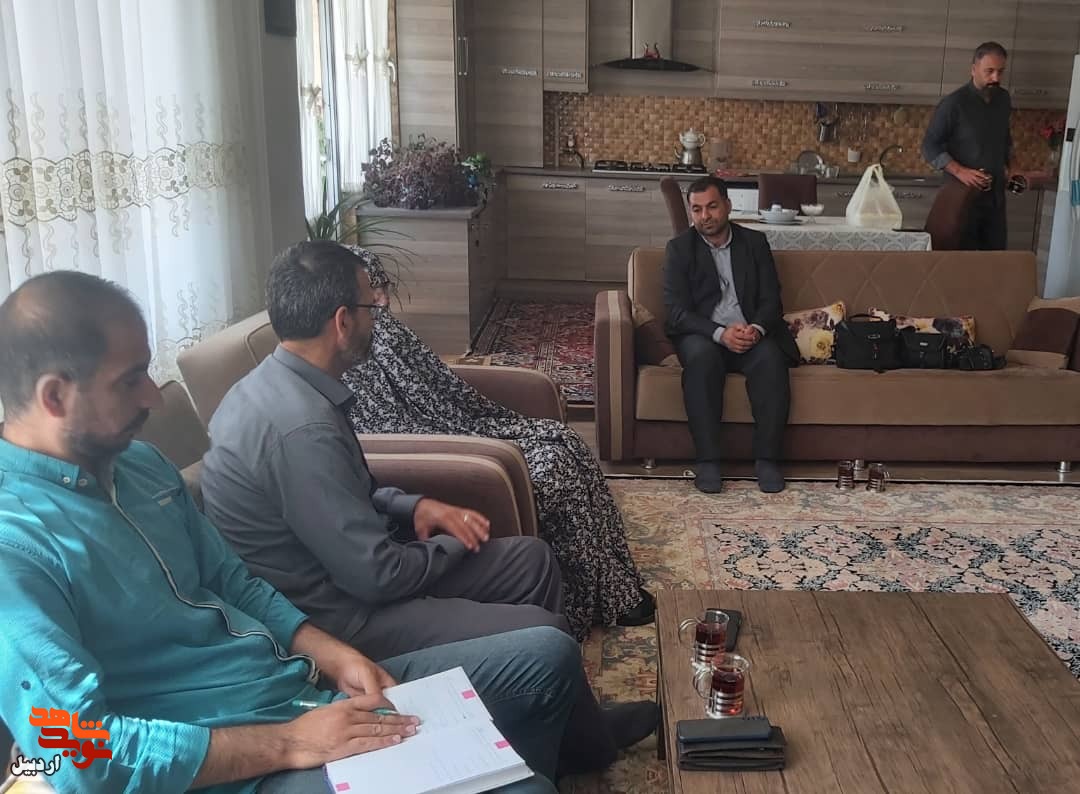 دیدار با خانواده جانباز شهید «علیرضا فصاحتی» در اردبیل