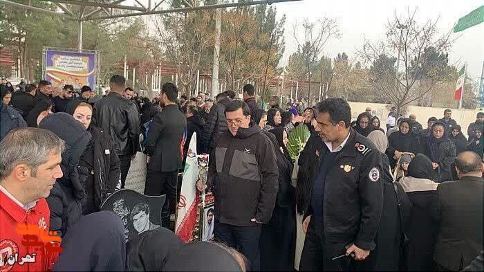 یادبود هشتمین سالروز شهادت آتش نشانان فداکار حادثه ساختمان پلاسکو در بهشت زهرا(س) برگزارشد.
