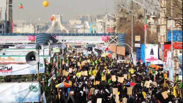 جشن سالروز پیروزی انقلاب اسلامی آغاز شد جشن سالروز پیروزی انقلاب اسلامی آغاز شد