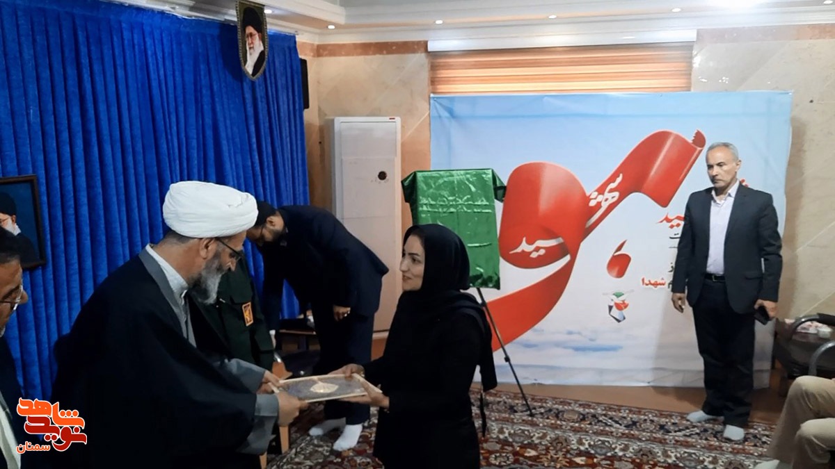گزارش تصویری/ آیین رونمایی از کتاب «جیران» برگزار شد گزارش تصویری/ آیین رونمایی از کتاب «جیران» برگزار شد