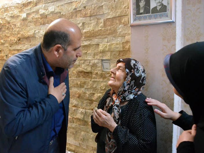 دیدار نوروزی مدیرکل بنیاد شهید تهران از خانواده های معظم شهدا
