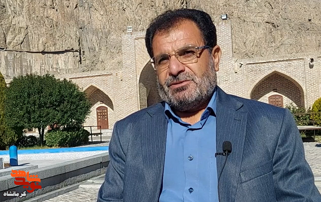 چوب نگهبان در برابر آزادی دو اسیر چوب نگهبان در برابر آزادی دو اسیر