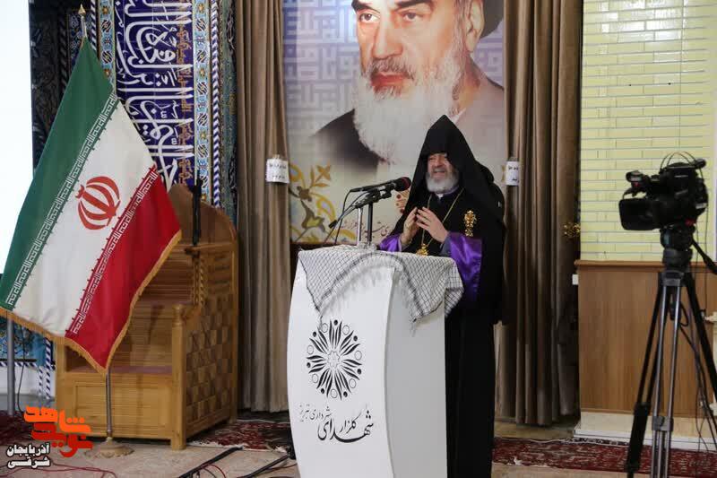 آیین «مهمانی لالهها» همزمان با سراسر کشور در گلزار شهدای وادی رحمت تبریز برگزار شد آیین «مهمانی لالهها» همزمان با سراسر کشور در گلزار شهدای وادی رحمت تبریز برگزار شد