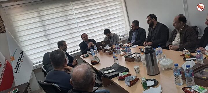 بازدید نخبگان شاهد و ایثارگر استان تهران از شرکت دانش‌بنیان امید فضا