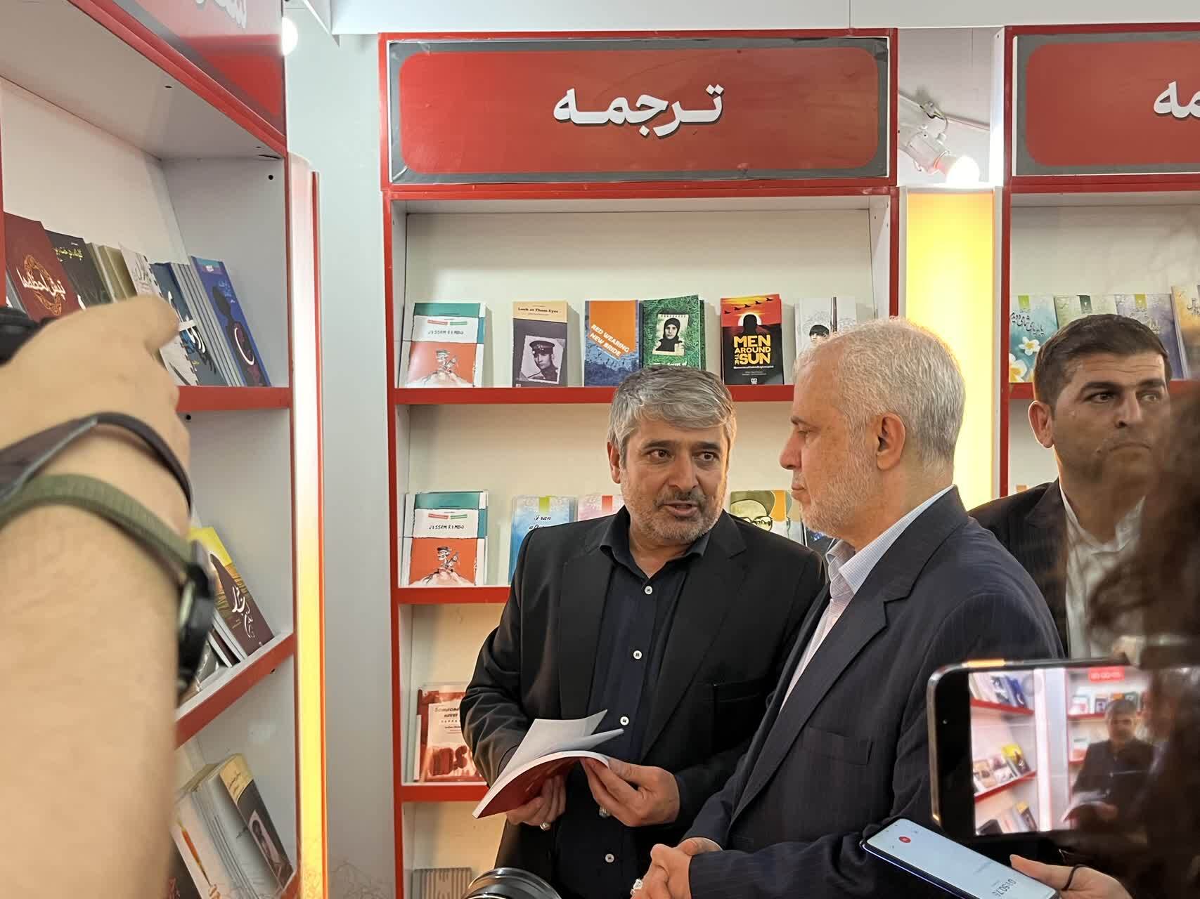 گزارش تصویری/بازدید رئیس بنیاد شهید و امور ایثارگران از غرفه نشر شاهد