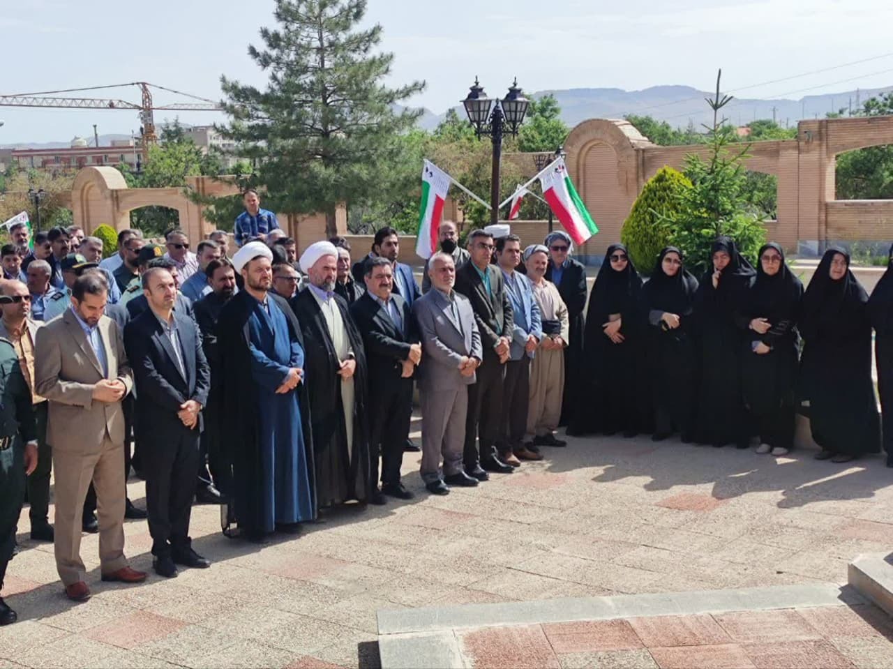 غبارروبی ، عطر افشانی و گلباران مزار مطهر شهدا