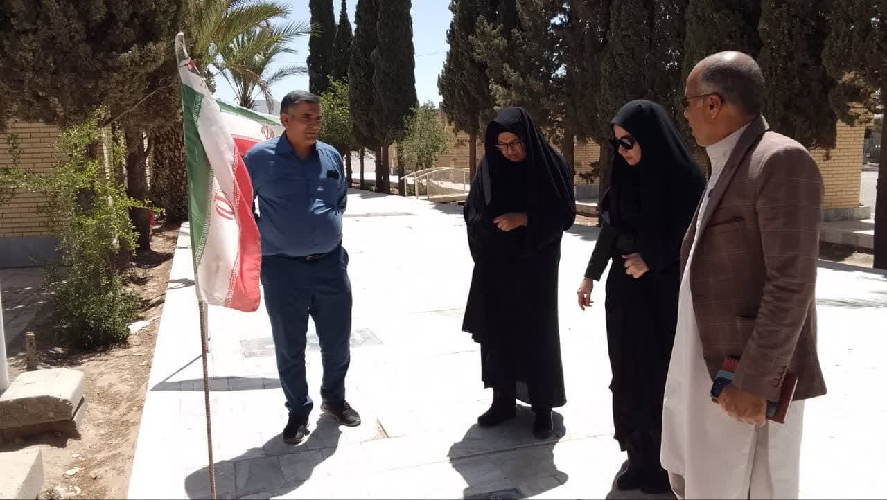 ادای احترام به مقام شامخ شهدا و رونمایی از تابلوی خیابان«شهید جمهور» در نخستین سالگرد شهادت آیت‌الله رئیسی در خاش