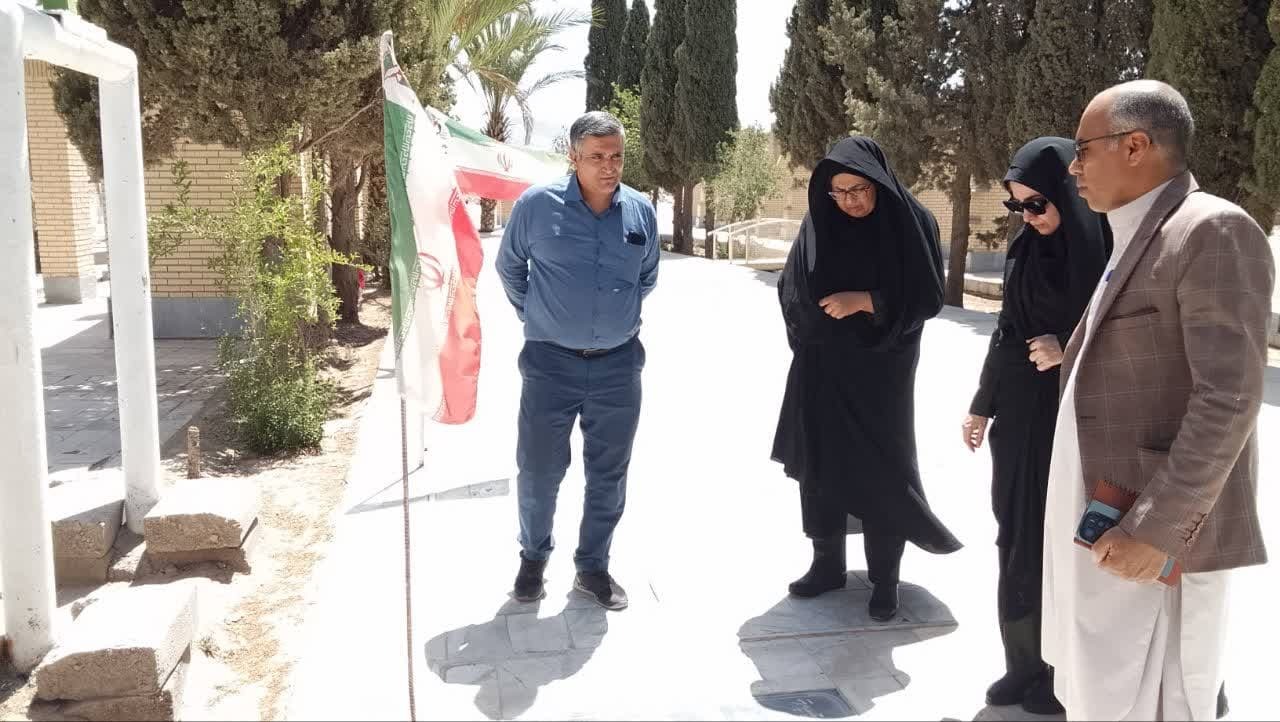 ادای احترام به مقام شامخ شهدا و رونمایی از تابلوی خیابان«شهید جمهور» در نخستین سالگرد شهادت آیت‌الله رئیسی در خاش