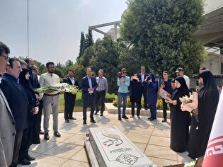 معاون رییس‌جمهور به مقام شهدای قزوین ادای احترام کرد