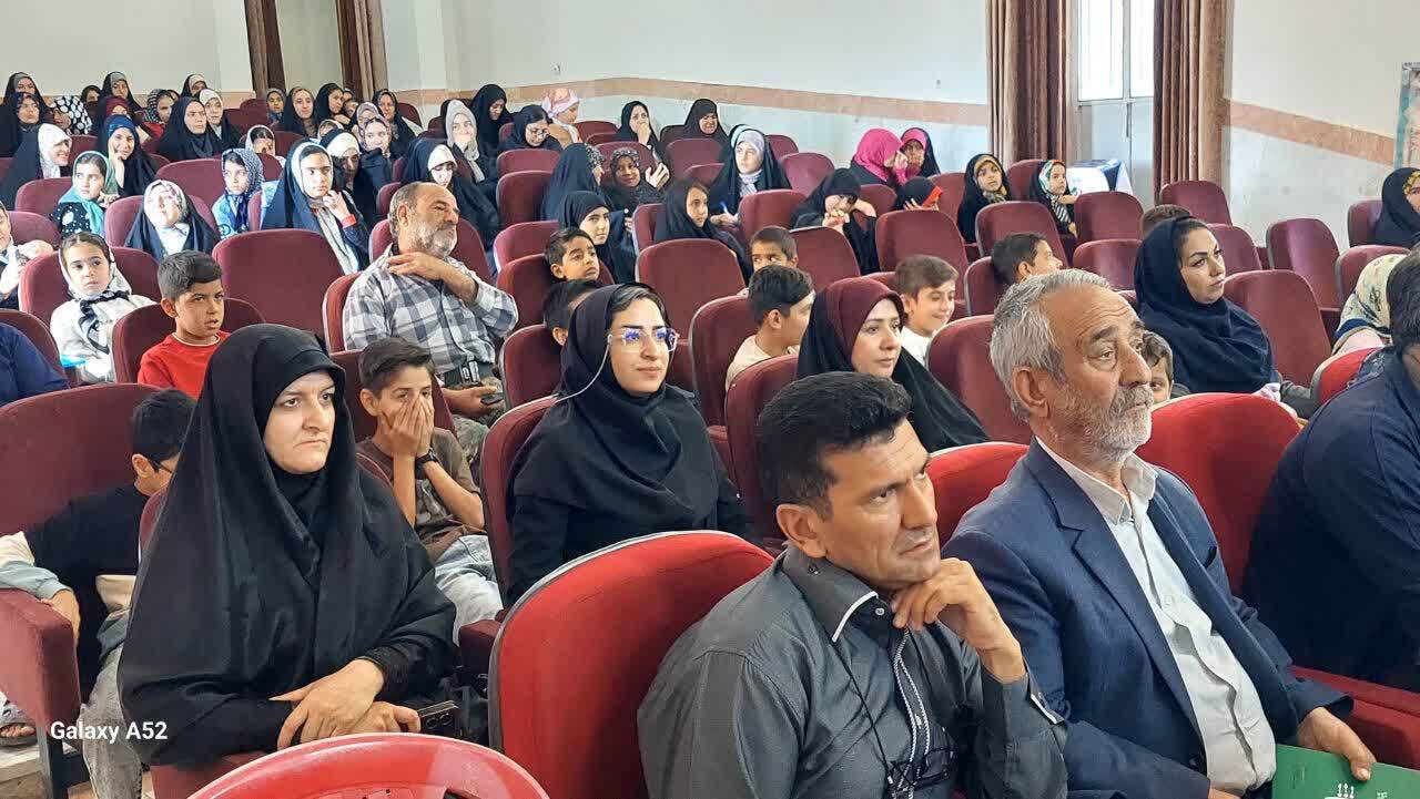 محفل شعر ایثار و شهادت و اختتامیه کلاسهای اوقات فراغت برگزار شد محفل شعر ایثار و شهادت و اختتامیه کلاسهای اوقات فراغت برگزار شد