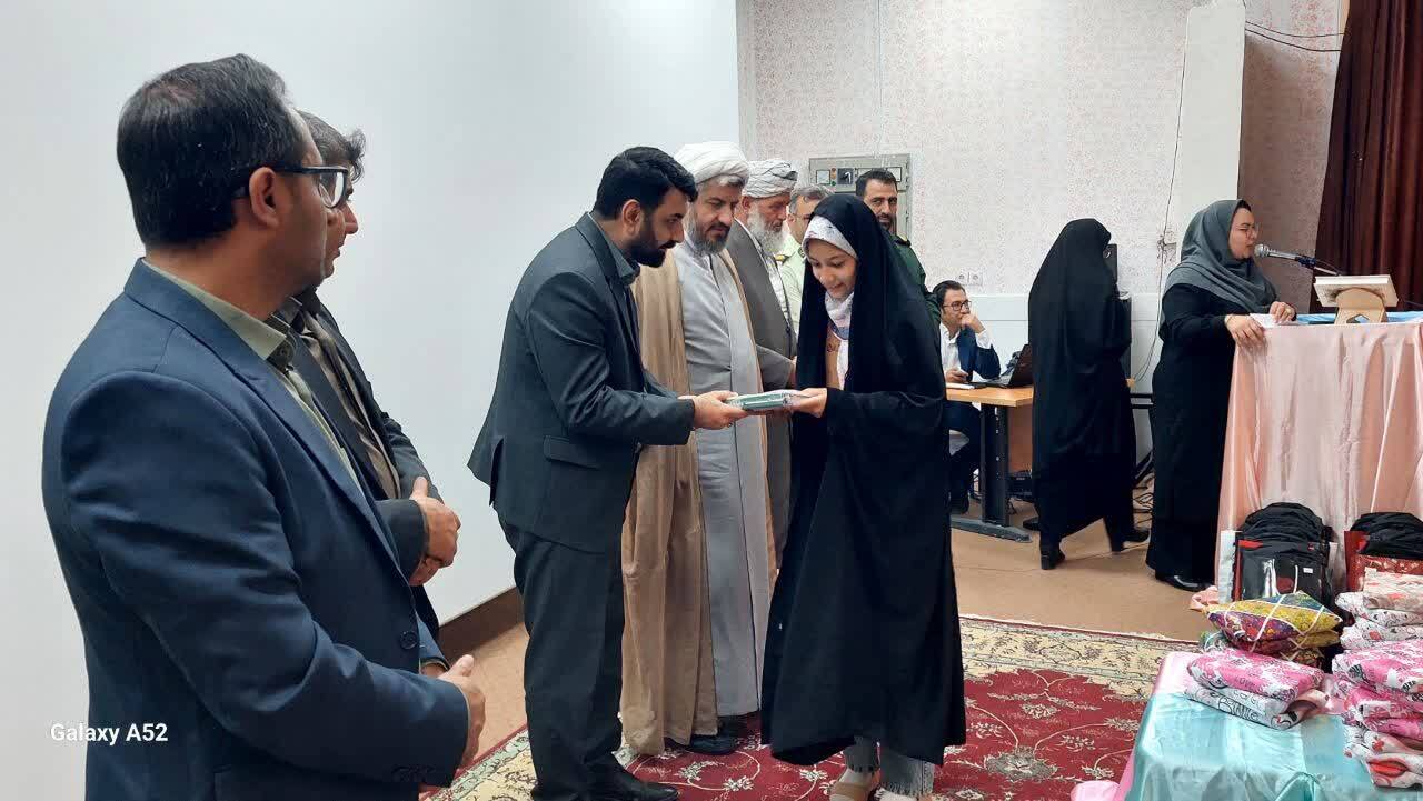 محفل شعر ایثار و شهادت و اختتامیه کلاسهای اوقات فراغت برگزار شد محفل شعر ایثار و شهادت و اختتامیه کلاسهای اوقات فراغت برگزار شد