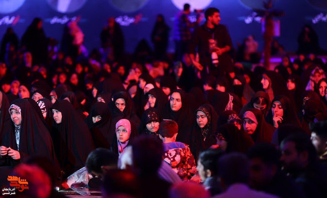 ویژهبرنامه «شبهای پرستاره» در گلزار شهدای تبریز برگزار شد ویژهبرنامه «شبهای پرستاره» در گلزار شهدای تبریز برگزار شد