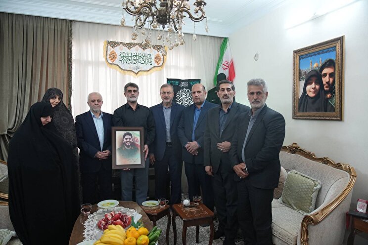 دیدار رئیس بنیاد شهید و امور ایثارگران با خانواده شهید «محسن شاه نظری»/ تصاویر
