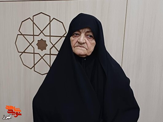 پسرم عاشق چادر مشکی من بود که حالا پرچم شهیدان شده است