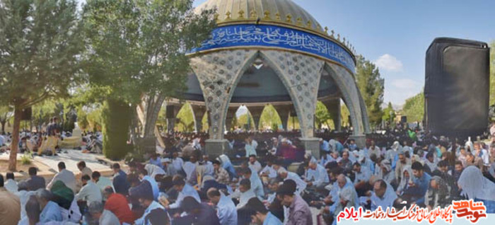تصاویری از حضور پرشکوه مردم در مراسم دعای عرفه ، گلزار شهدای گمنام شهر ایلام