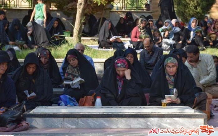 تصاویری از حضور پرشکوه مردم در مراسم دعای عرفه ، گلزار شهدای گمنام شهر ایلام