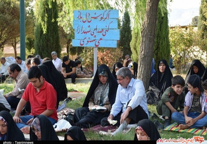 تصاویری از حضور پرشکوه مردم در مراسم دعای عرفه ، گلزار شهدای گمنام شهر ایلام