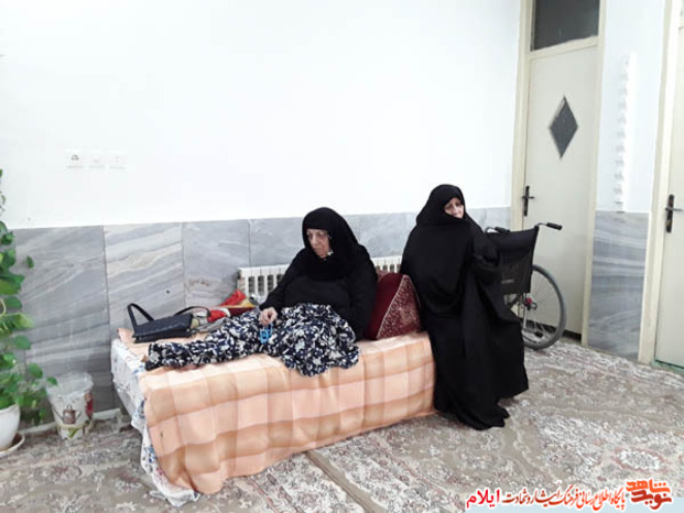 تجلیل نماینده محترم ولی فقیه در استان و امام جمعه ایلام به همراه مدیر کل بنیاد شهید از تعدادی از خانواده های معظم شهدا و ایثارگران