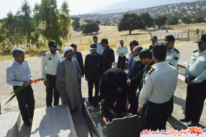 تجدید میثاق با شهدا به مناسبت هفته بسیج دانش آموزی در شهرستان بدره