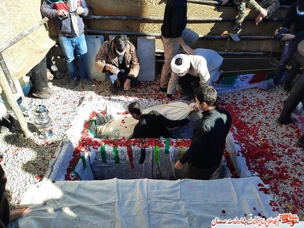 تشییع دو شهید گمنام دفاع مقدس در شهرستان مهدیشهر