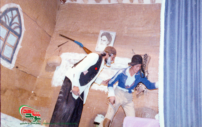 دانشجوی شهید سیامک کبیری سامانی سمت چپ