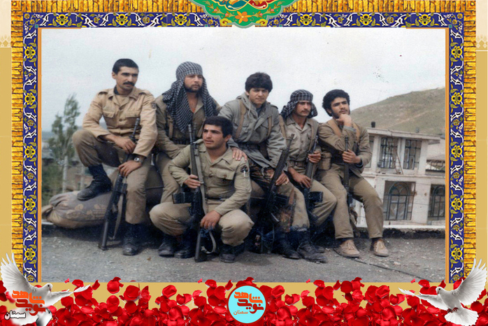 نفر سمت راست شهید ابراهیم الماسی