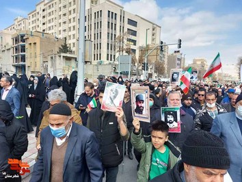 راهپیمایی ۲۲ بهمن در شهرستان ری و توزیع تصاویر شهدا 