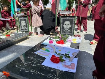 تجدید عهد و پیمان دانش‌آموزان با شهدا- بیست و هفتم اردیبهشت ۱۴۰۳ روستای چهارطاق شهرستان شاهرود