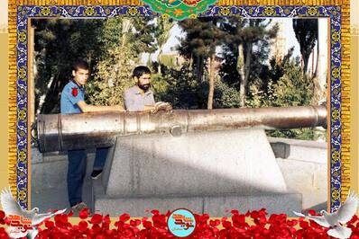 نفر سمت چپ شهید حسین باباخانی